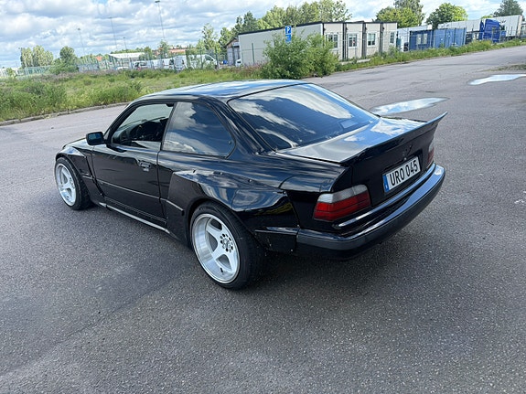 BMW 325i 3 of 5