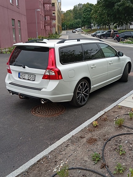 Volvo V70 2 of 14