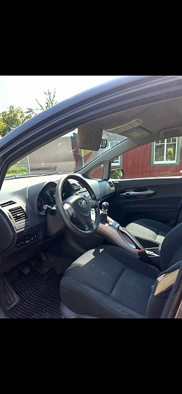 Toyota Auris 4 of 5