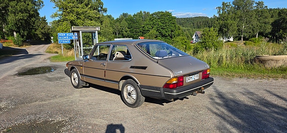 Saab 900 2 of 5
