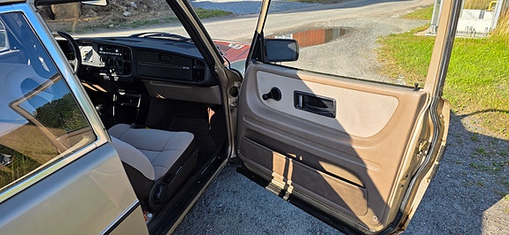 Saab 900 11 of 13