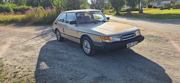 Saab 900 4 of 5