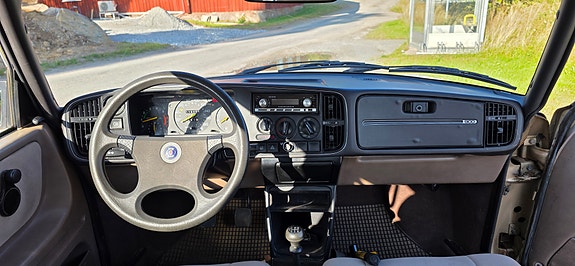 Saab 900 12 of 13