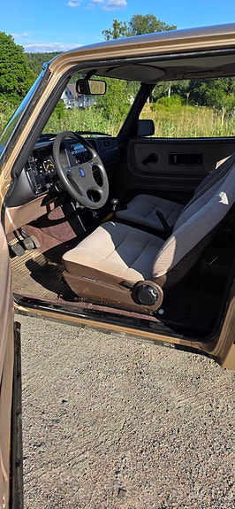 Saab 900 8 of 13