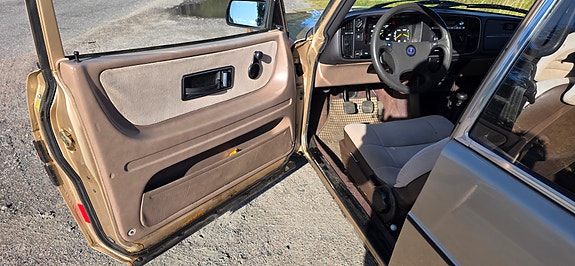 Saab 900 9 of 13