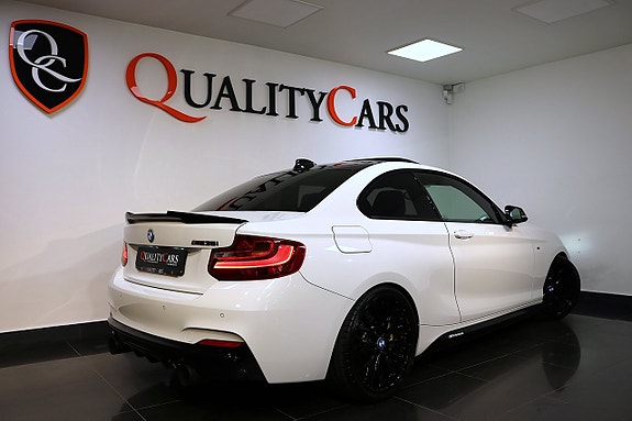 BMW M235i 3 of 5