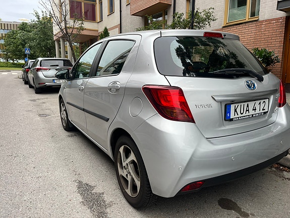 Toyota Yaris 3 of 7