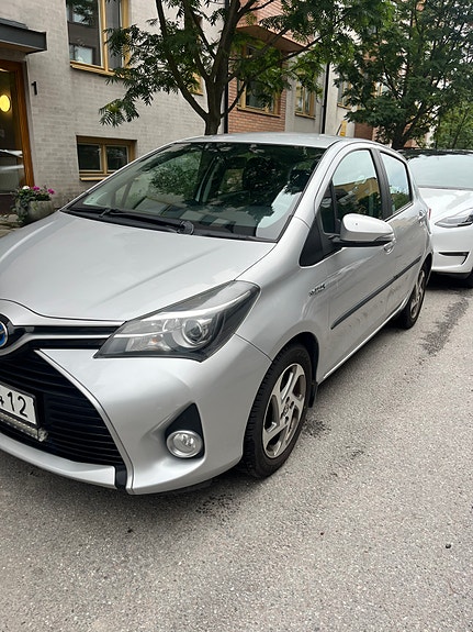 Toyota Yaris 2 of 7