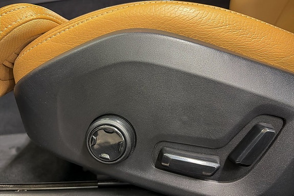 Volvo XC60 16 of 21