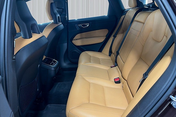Volvo XC60 18 of 21