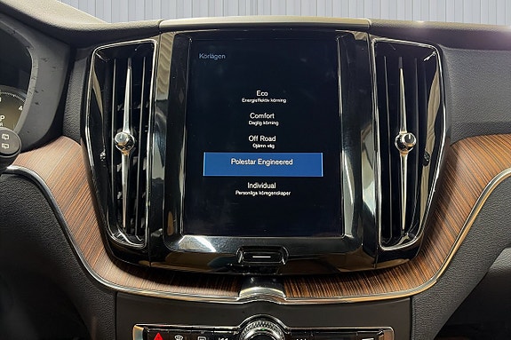 Volvo XC60 12 of 21
