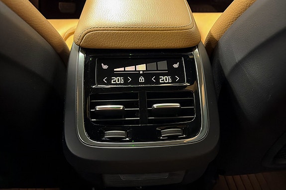 Volvo XC60 19 of 21