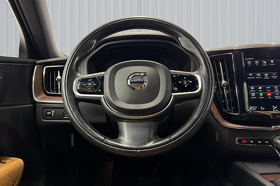 Volvo XC60 13 of 21