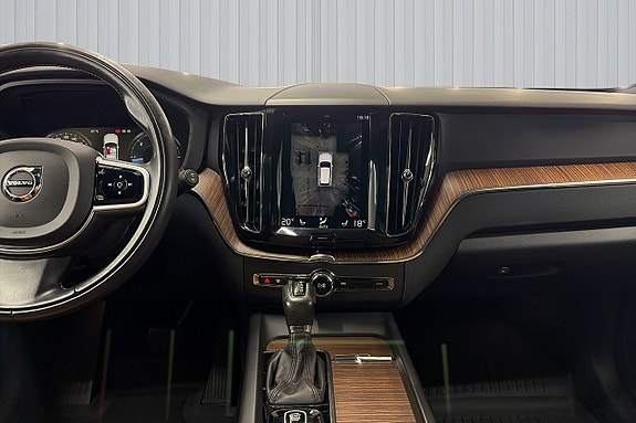 Volvo XC60 11 of 21