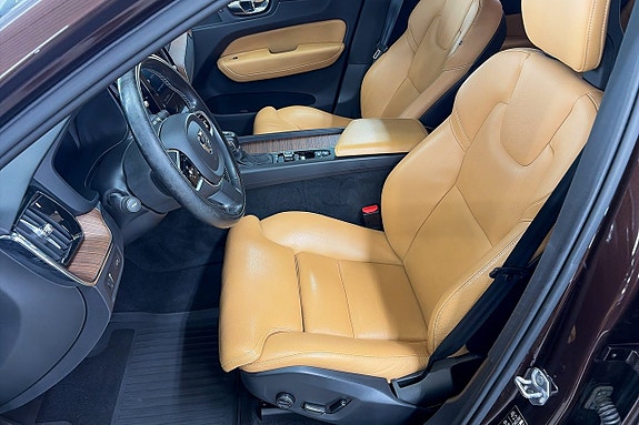 Volvo XC60 15 of 21