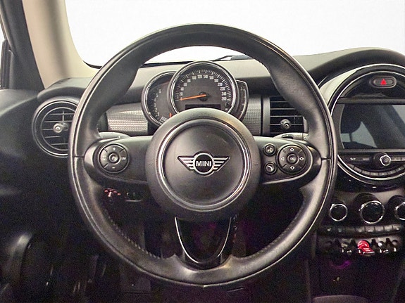 MINI Cooper 11 of 30