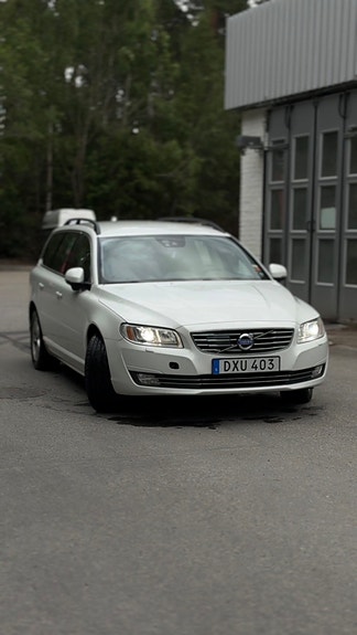 Volvo V70 3 of 7