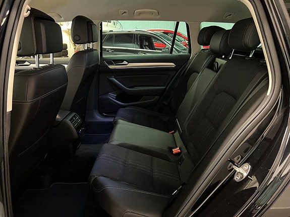 Volkswagen Passat Alltrack 16 of 28