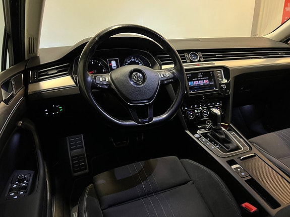 Volkswagen Passat Alltrack 17 of 28
