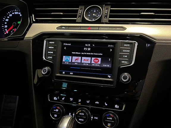Volkswagen Passat Alltrack 24 of 28