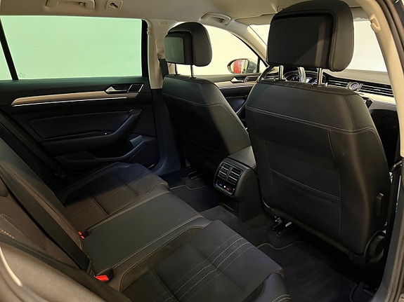 Volkswagen Passat Alltrack 18 of 28
