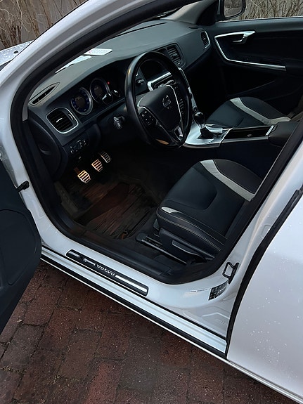 Volvo S60 5 of 11