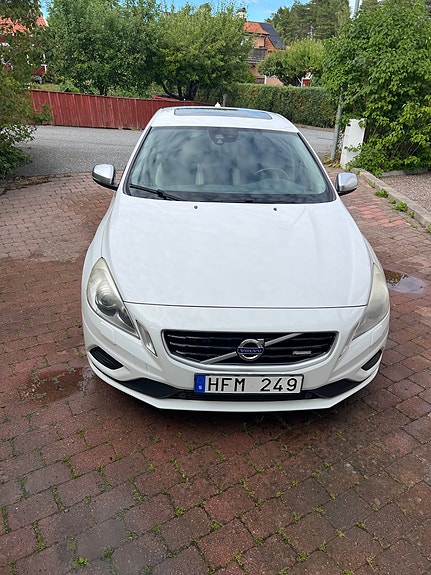 Volvo S60 2 of 11