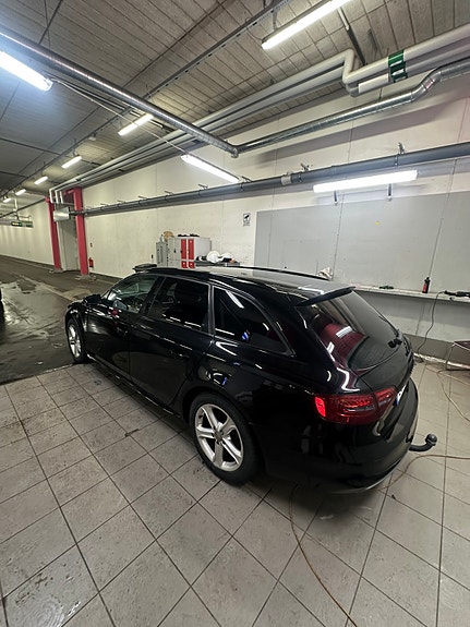 Audi A4 5 of 17