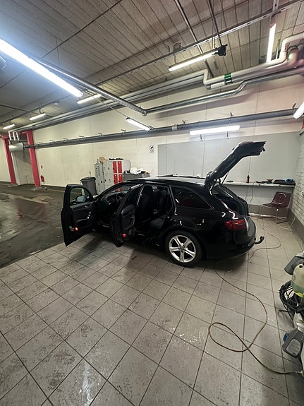 Audi A4 7 of 17