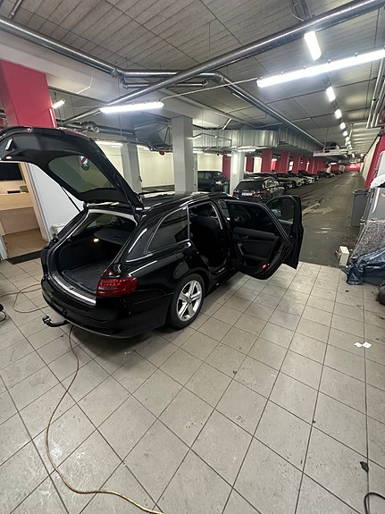 Audi A4 6 of 17