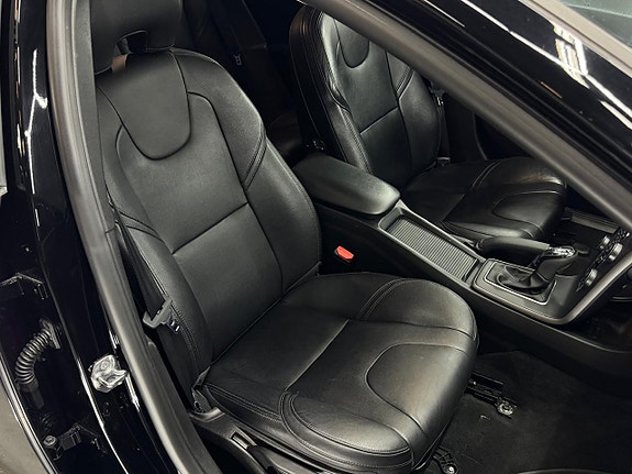 Volvo V40 16 of 22