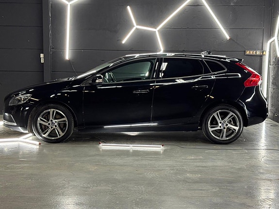 Volvo V40 4 of 22