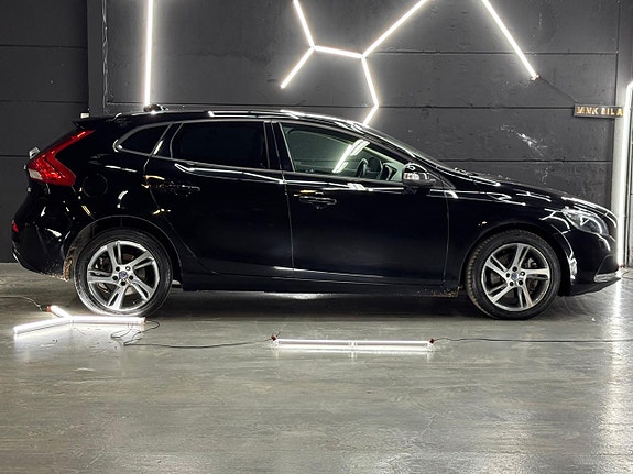 Volvo V40 7 of 22