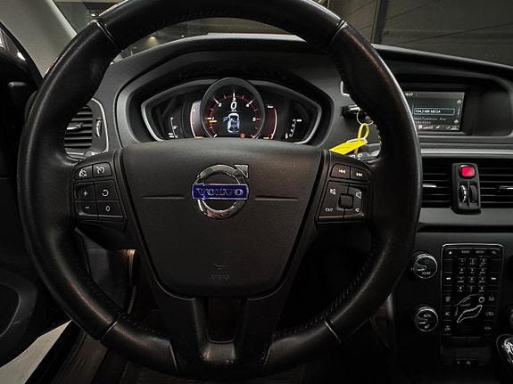 Volvo V40 13 of 22