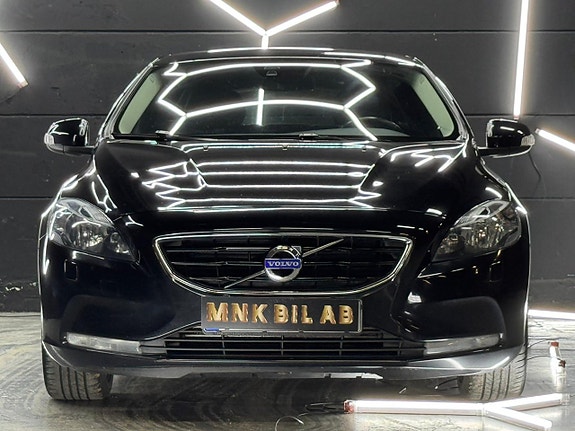 Volvo V40 3 of 22