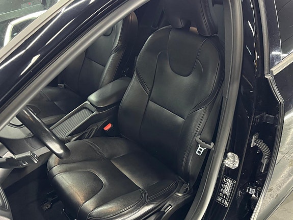 Volvo V40 8 of 22