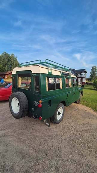 Land Rover 109 2 of 5