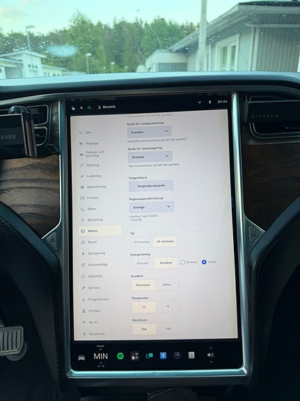 Tesla Model X 22 of 30