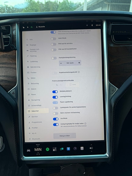 Tesla Model X 27 of 30