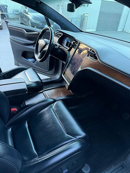 Tesla Model X 6 of 30