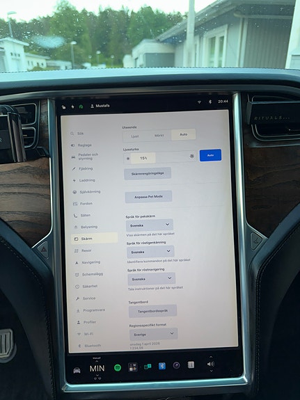 Tesla Model X 21 of 30