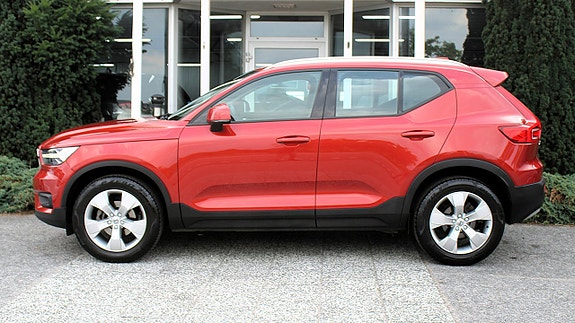 Volvo XC40 3 of 5