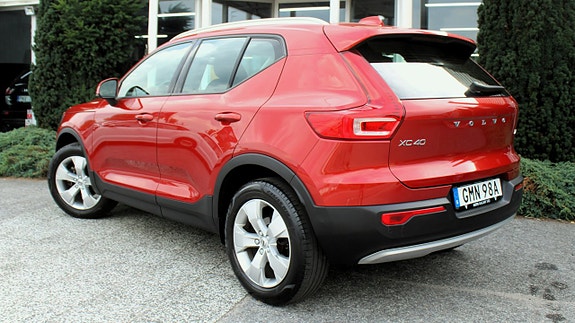 Volvo XC40 4 of 5