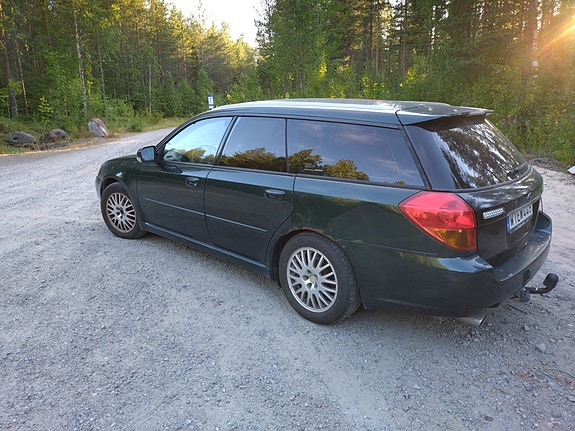Subaru Legacy 3 of 5