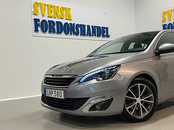 Peugeot 308 2 of 5