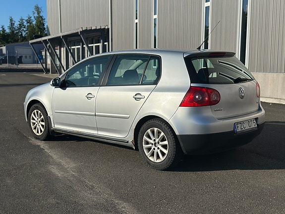 Volkswagen Golf V 2 of 6