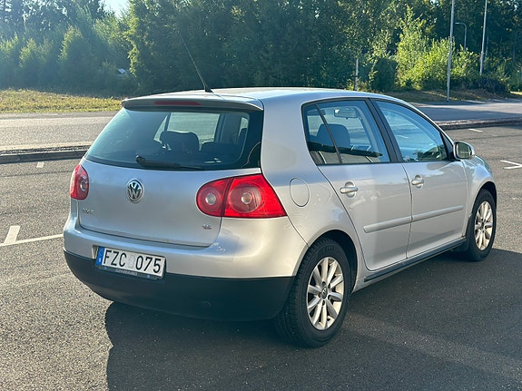 Volkswagen Golf V 3 of 6