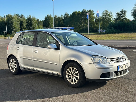 Volkswagen Golf V 4 of 6