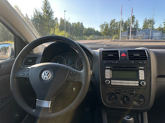 Volkswagen Golf V 6 of 6