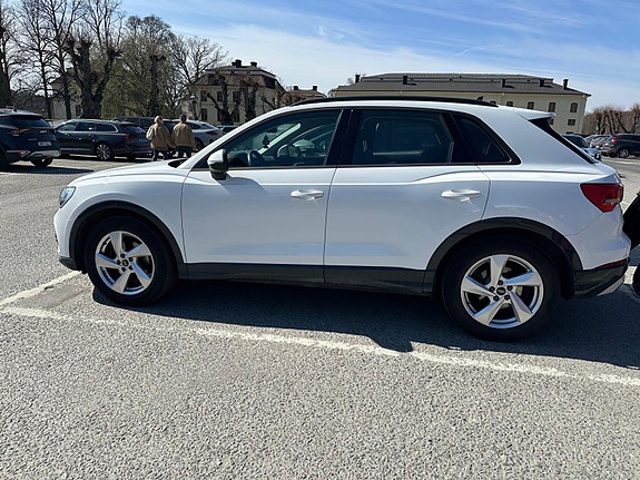 Audi Q3 2 of 5